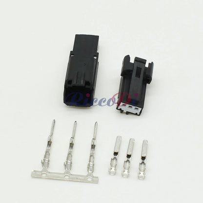Close-up of 3-Pin terminals on auto connector 31067-1040 31067-1010 1393367-1 for precise electrical connection in Ford interior systems