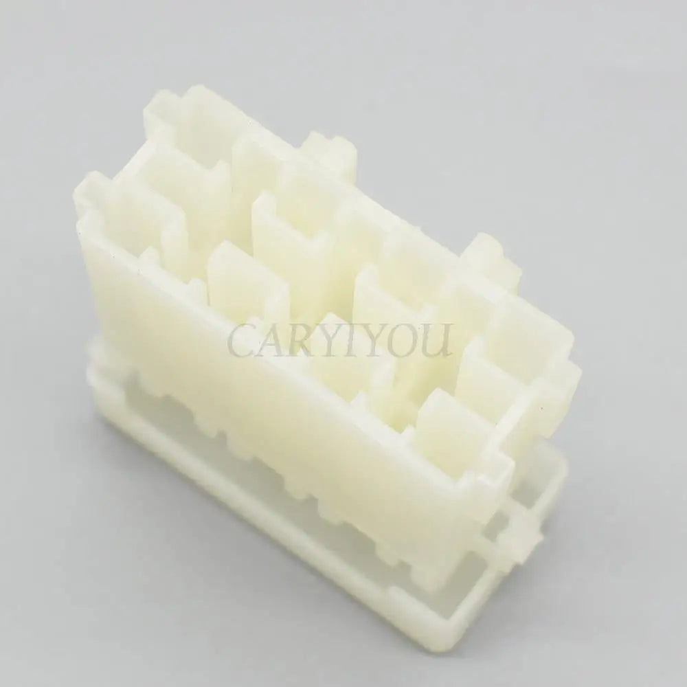 8 way BX2041 medium auto connector fuse box with 8 terminals showing terminal structure