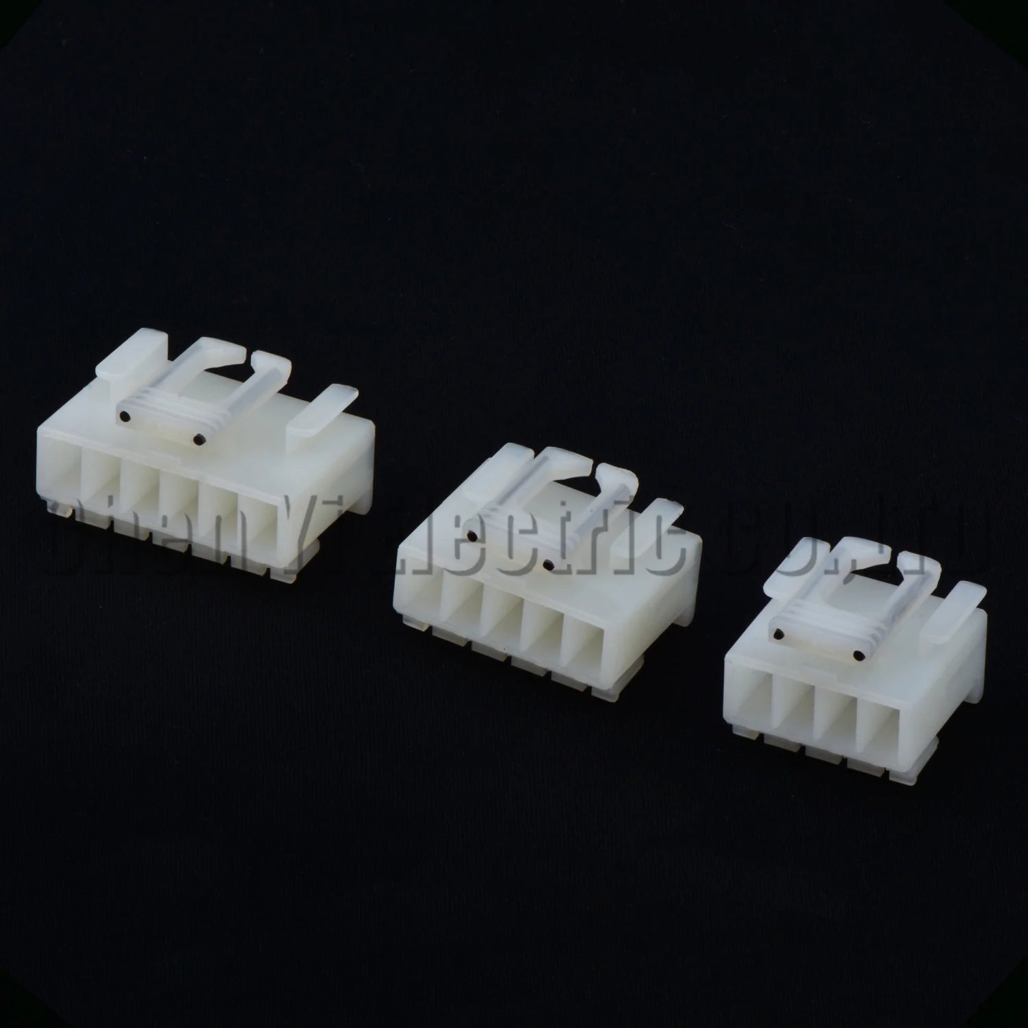 Tail lamp auto connector plug