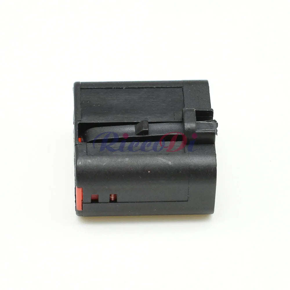 3.5mm 7 pin auto wiring harness connector locking structure and terminal design