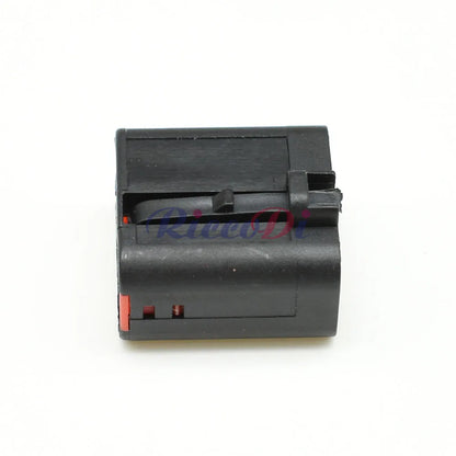 3.5mm 7 pin auto wiring harness connector locking structure and terminal design