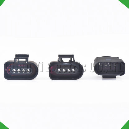 Automotive oxygen sensor wire harness connector