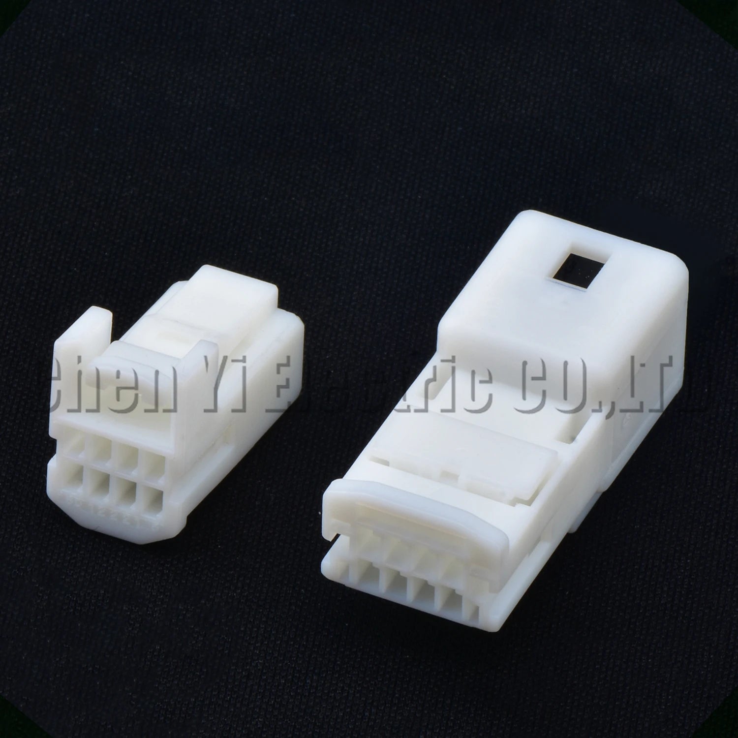 Automotive wire harness socket for multimedia host