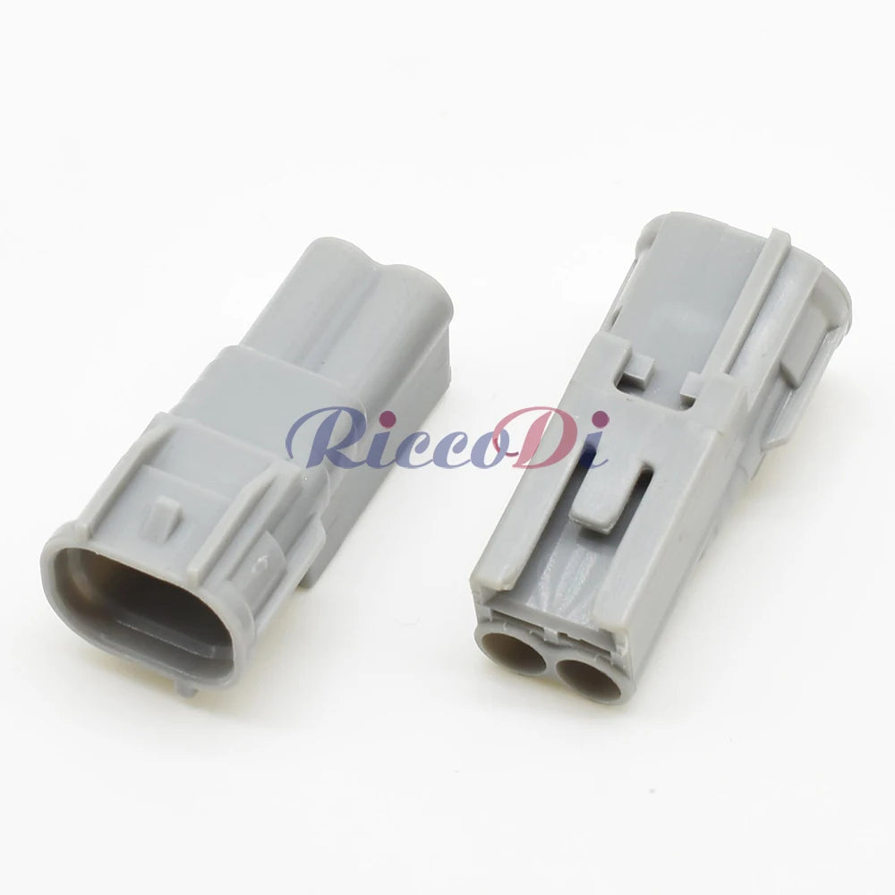 Automotive electrical connector locking structure designed for stable and quick installation