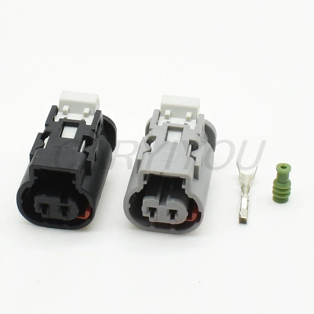 Automotive connector plug locking mechanism for reliable electrical installation
