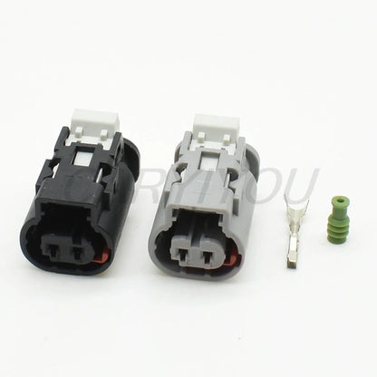 Automotive connector plug locking mechanism for reliable electrical installation