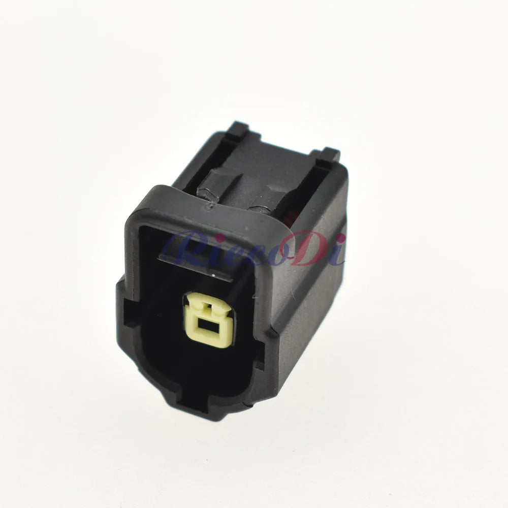Automotive wire harness connector with rubber waterproof seal for moisture resistant electrical protection