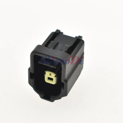 Automotive wire harness connector with rubber waterproof seal for moisture resistant electrical protection