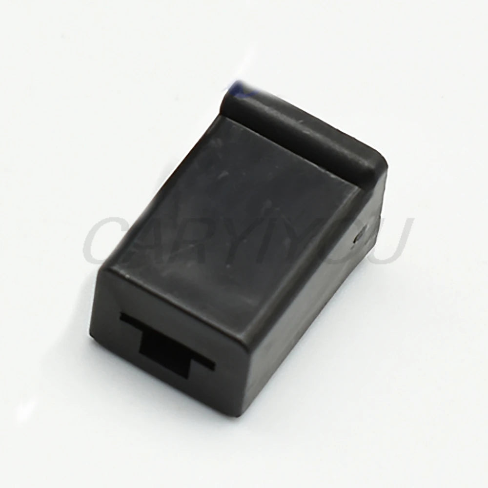 Male automotive connector with 15cm wire demonstrating terminal connection for stable electrical performance