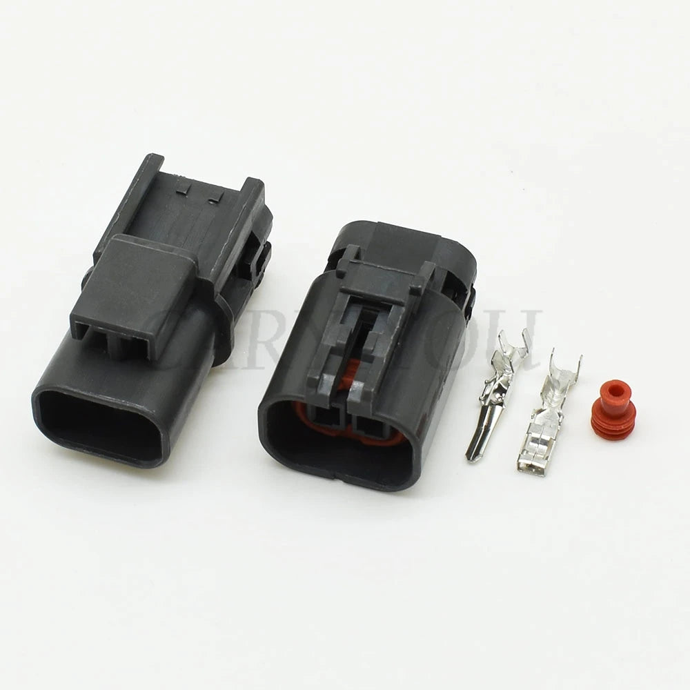 Automotive fan connector plug with locking design for stable and reliable wiring