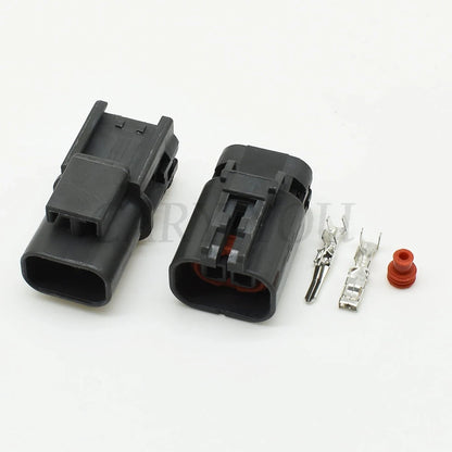 Automotive fan connector plug with locking design for stable and reliable wiring