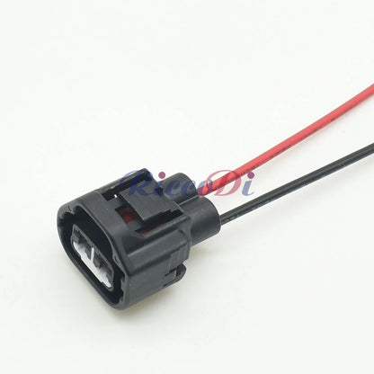 Automotive electronic fan plug terminal interface ensuring stable electrical connection