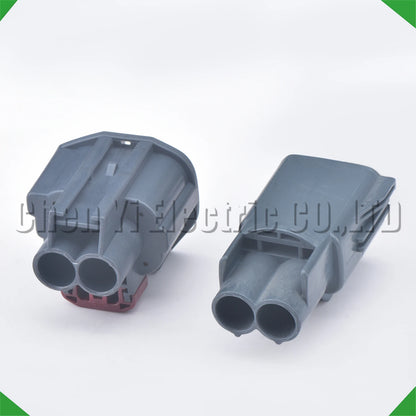 Cooling fan wire harness connector for automotive use