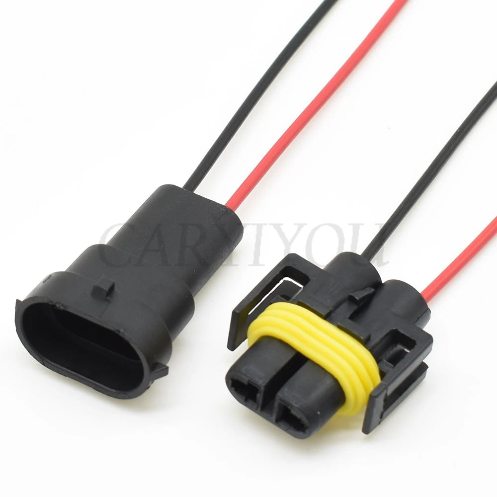 Automotive fog lamp connector with locking mechanism for stable and reliable light wiring