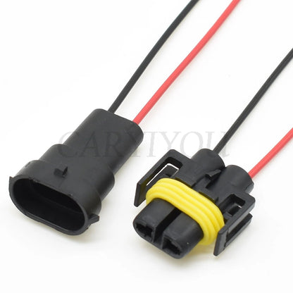 Automotive fog lamp connector with locking mechanism for stable and reliable light wiring