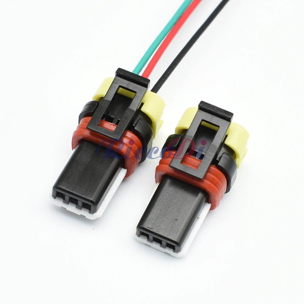 Automotive headlight motor connector with secure locking structure for stable connection