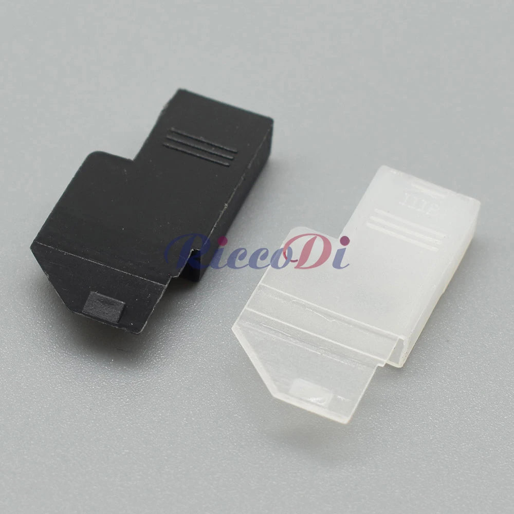 Automotive lamp socket connector installed in wiring harness for reliable lighting performance