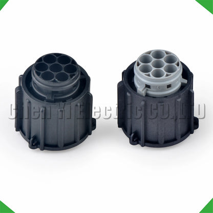 Headlight wire harness connector plug for automotive lighting and electrical connection