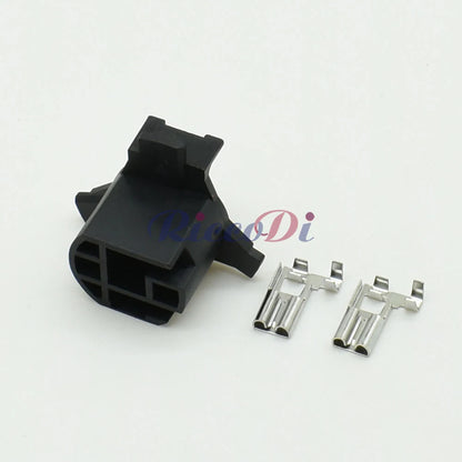Automotive low beam lamp socket wiring harness plug with terminal for vehicle lighting systems