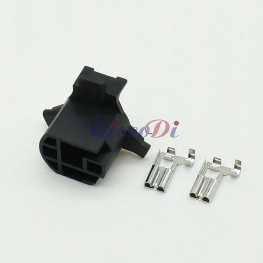 Automotive low beam lamp socket wiring harness plug with terminal for vehicle lighting systems