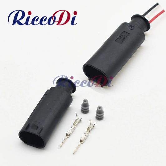 Automotive male connector socket with terminals for stable car electrical connections