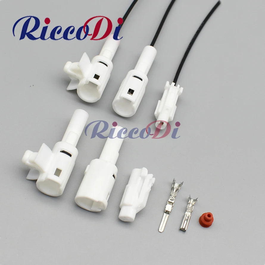 White housing automotive MT090 wire connector plug with male and female terminals for vehicle wiring