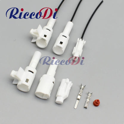 White housing automotive MT090 wire connector plug with male and female terminals for vehicle wiring