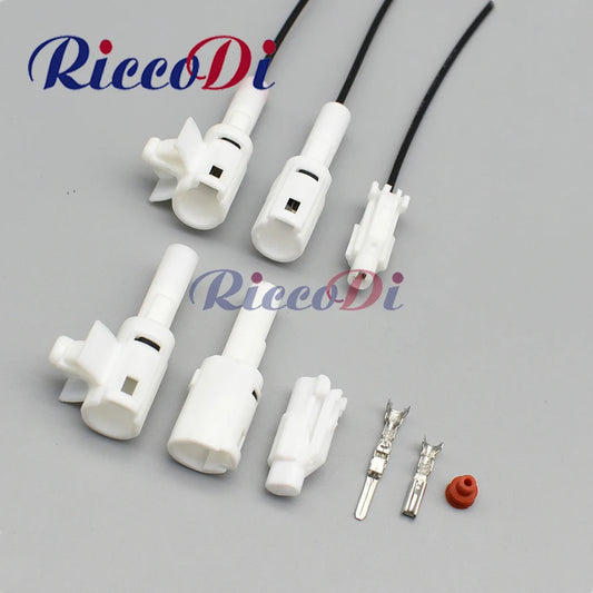 White housing automotive MT090 wire connector plug with male and female terminals for vehicle wiring