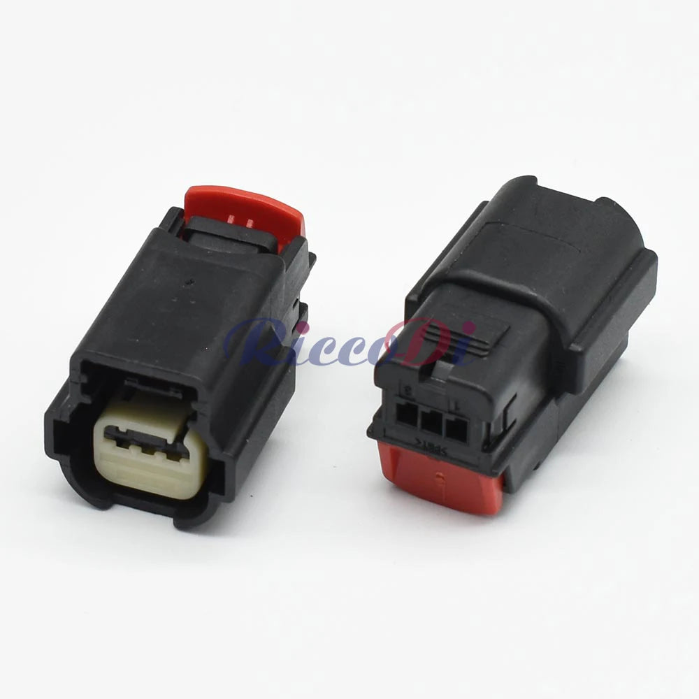 Female automotive radar sensor socket connector with secure locking structure