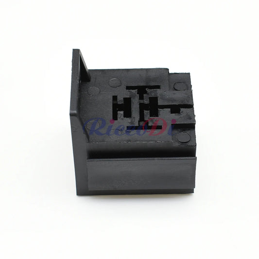 Automotive relay socket 3334485008 connector with mounting bracket detail