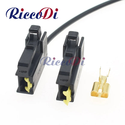 Automotive starter high current wiring connector socket with durable unsealed housing