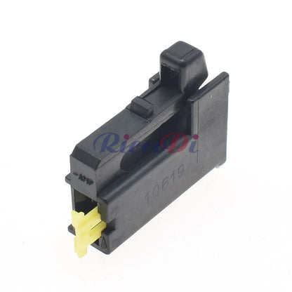 Automotive starter wiring connector installed for reliable power delivery in vehicle systems