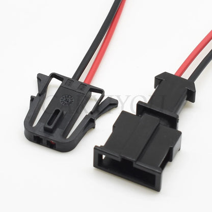automotive trunk audio wiring plug for speaker signal transmission