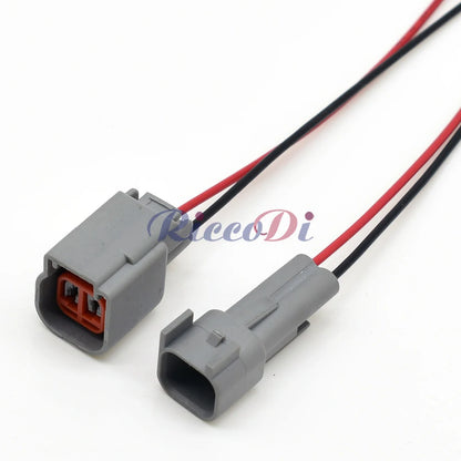 Durable housing of automotive turn signal plug connector for long term vehicle use