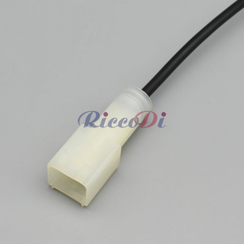 7.8mm waterproof automotive connector installed in vehicle harness for reliable power transmission