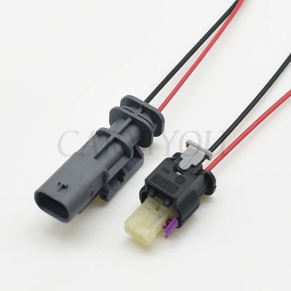 Automotive waterproof connector with locking design for stable and reliable installation