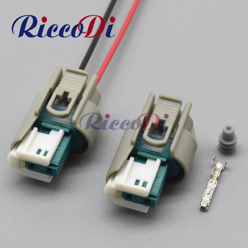 Automotive waterproof wire connector with plastic housing socket for vehicle electrical systems