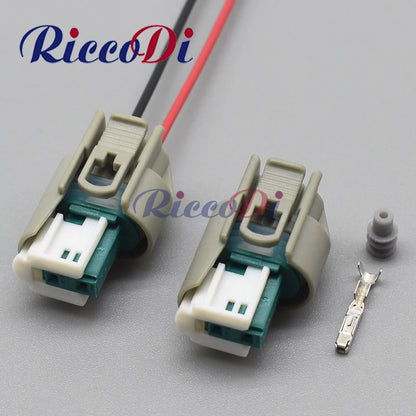 Automotive waterproof wire connector with plastic housing socket for vehicle electrical systems
