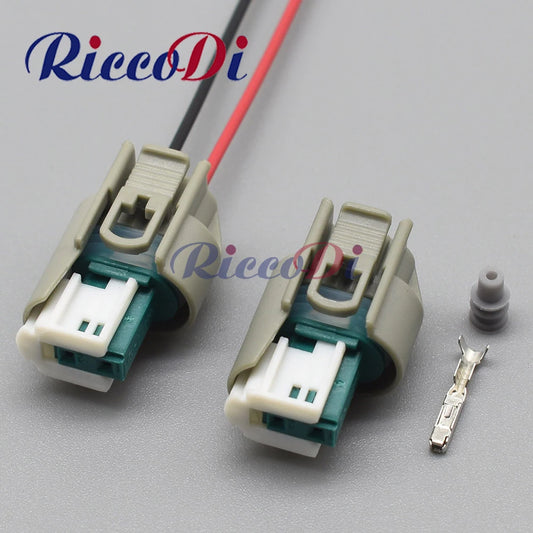 Automotive waterproof wire connector with plastic housing socket for vehicle electrical systems