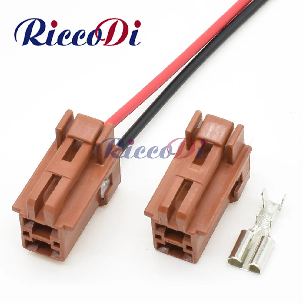 Automotive wire connector socket designed for reliable vehicle wiring connections