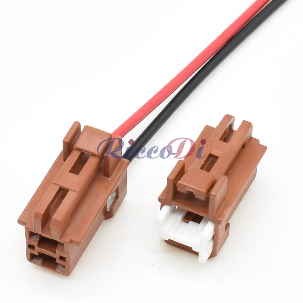 Detail view of automotive wire connector terminal structure ensuring stable electrical contact
