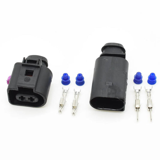 automotive wiring harness connector for reliable horn electrical connection