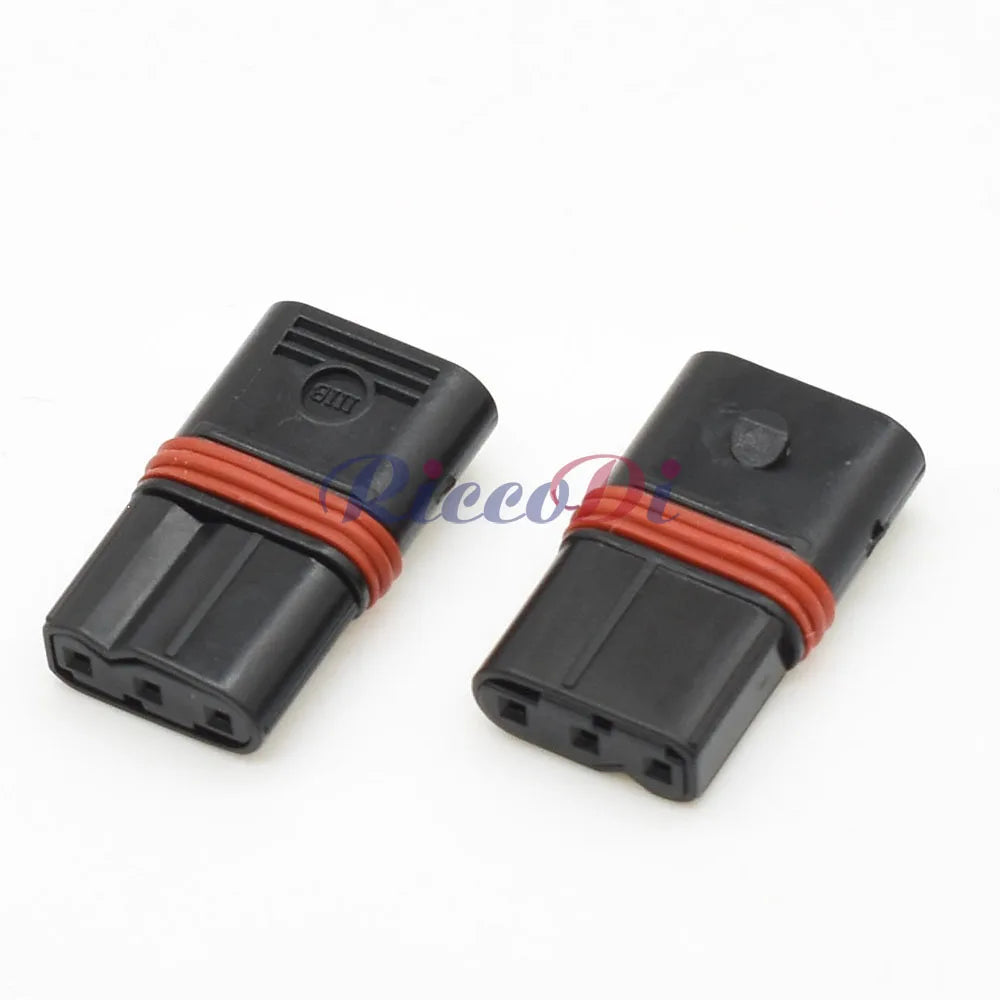 Detailed view of plastic housing and 15cm wire of 0.6mm automotive camshaft position sensor connector DJ7032W-0.6-21