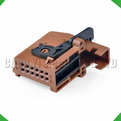 Car display screen amplifier wire connector plug