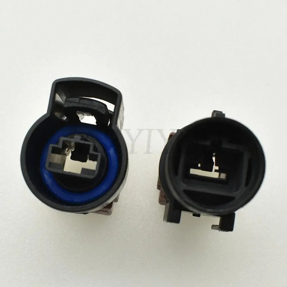 7.8mm series automotive connector PK011-01027 / PK015-01027 installed in vehicle wiring harness for secure power transmission