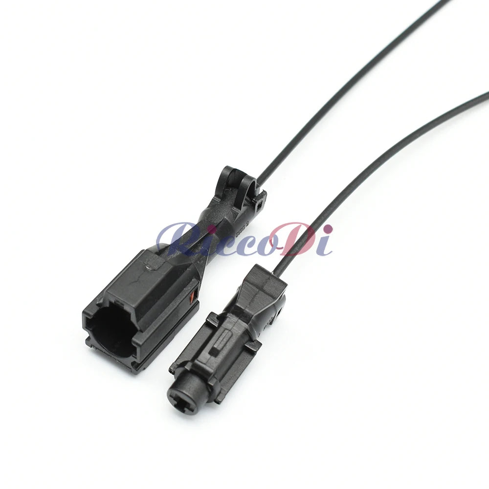 Waterproof automotive connector MG640280-5 / MG610278-5 installed in vehicle wiring harness for stable and efficient power transmission