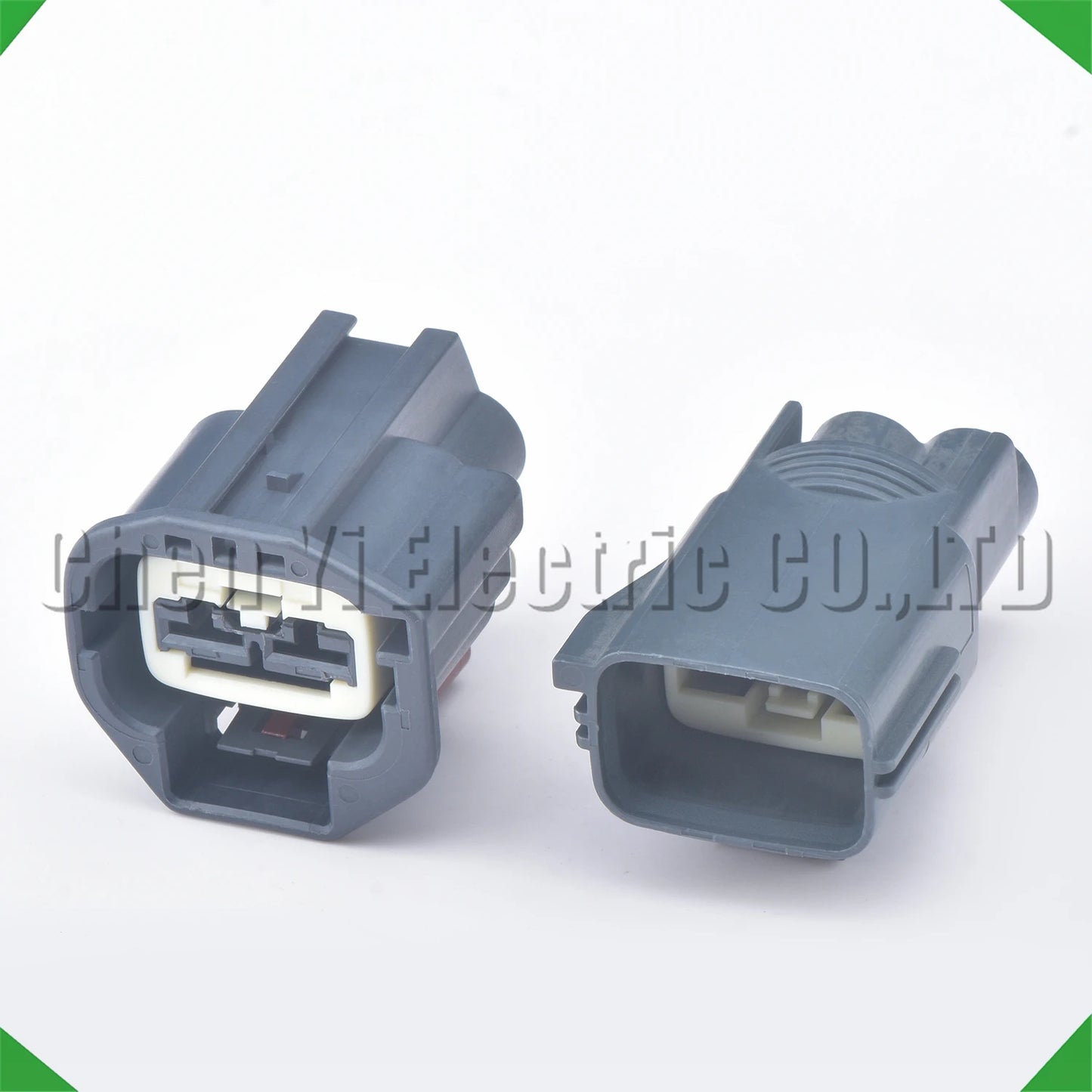Cooling fan module regulator connector plug