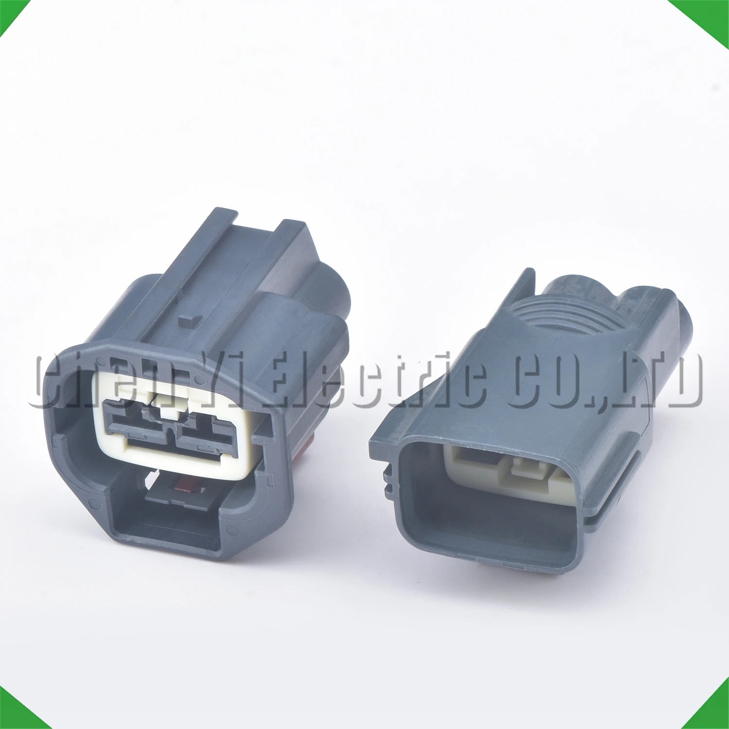 Cooling fan module regulator connector plug