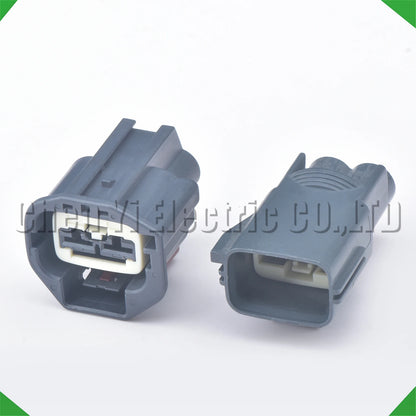 Cooling fan module regulator connector plug
