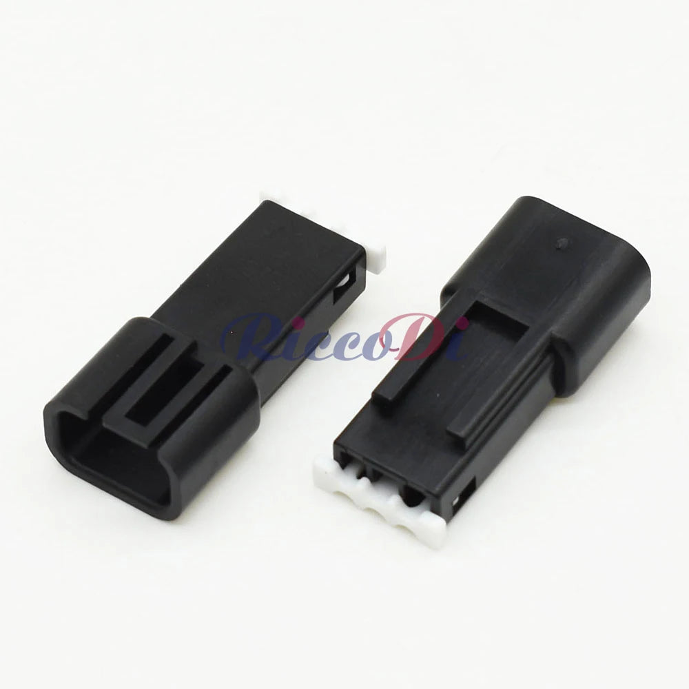 High quality black housing detail of Delphi Metri-Pack 150 3 Pin automotive connector 12047782